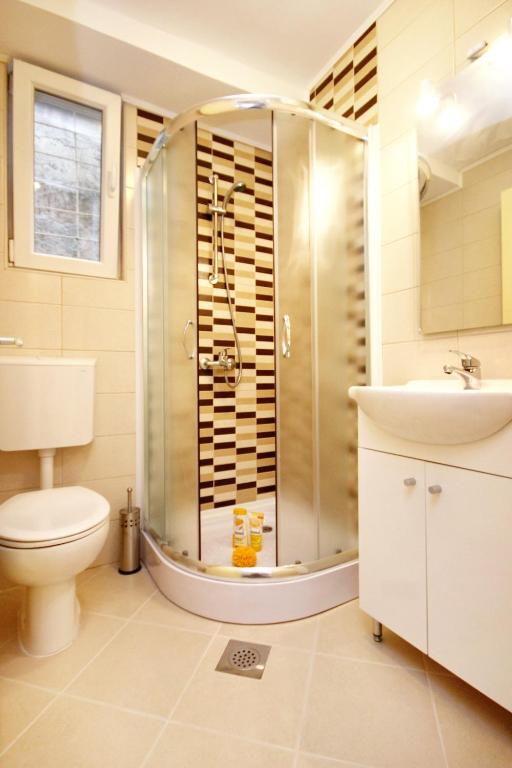 Fotografie z fotogalerie ubytování Apartments by the sea Kastel Stafilic, Kastela - 8678 v destinaci Kaštela