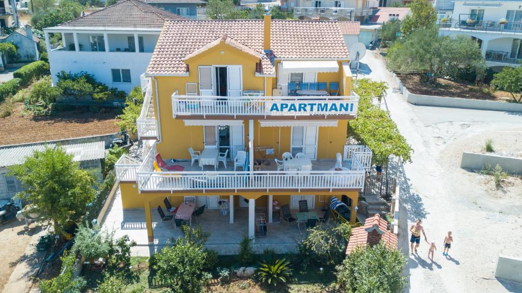 Budova, v ktorej sa apartmán nachádza