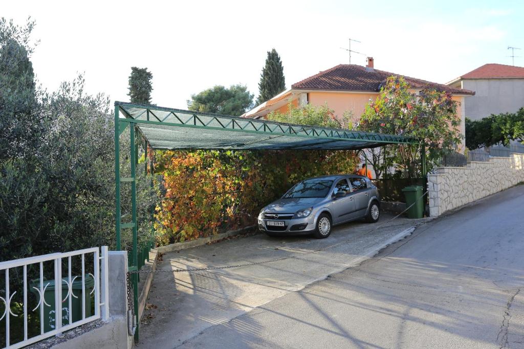 Fotografie z fotogalerie ubytování Apartments with a parking space Okrug Gornji, Ciovo - 10343 v Trogiru