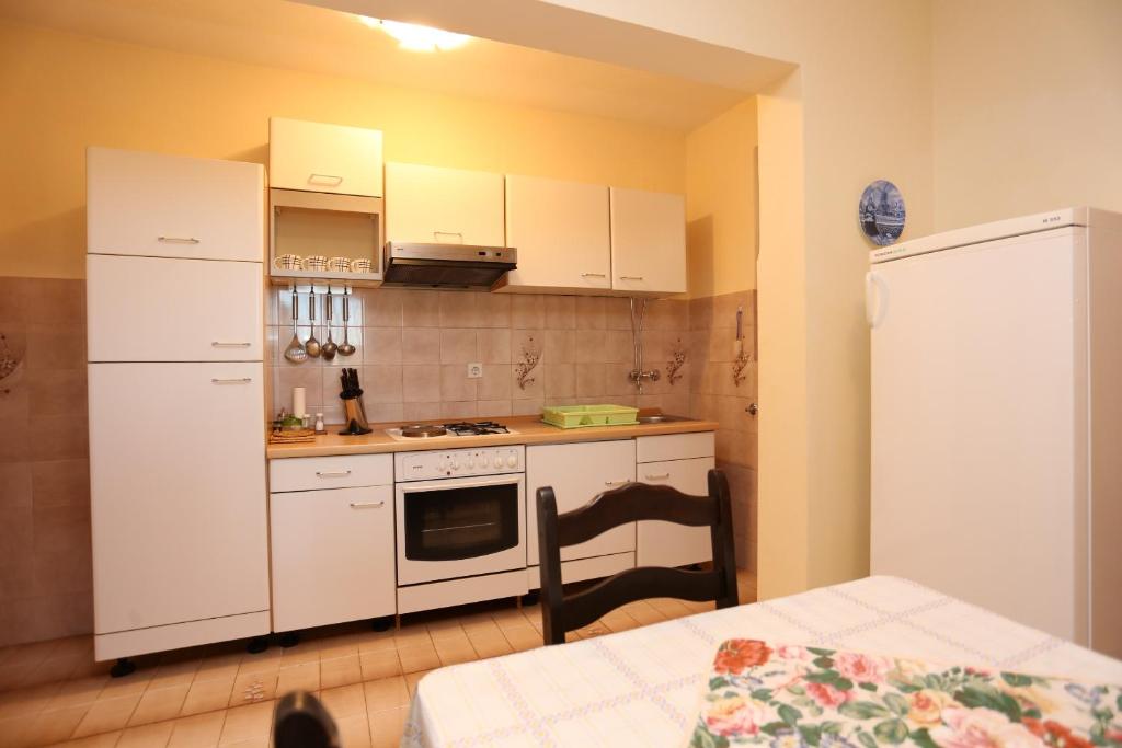 Fotografie z fotogalerie ubytování Apartments with a parking space Okrug Gornji, Ciovo - 10343 v Trogiru