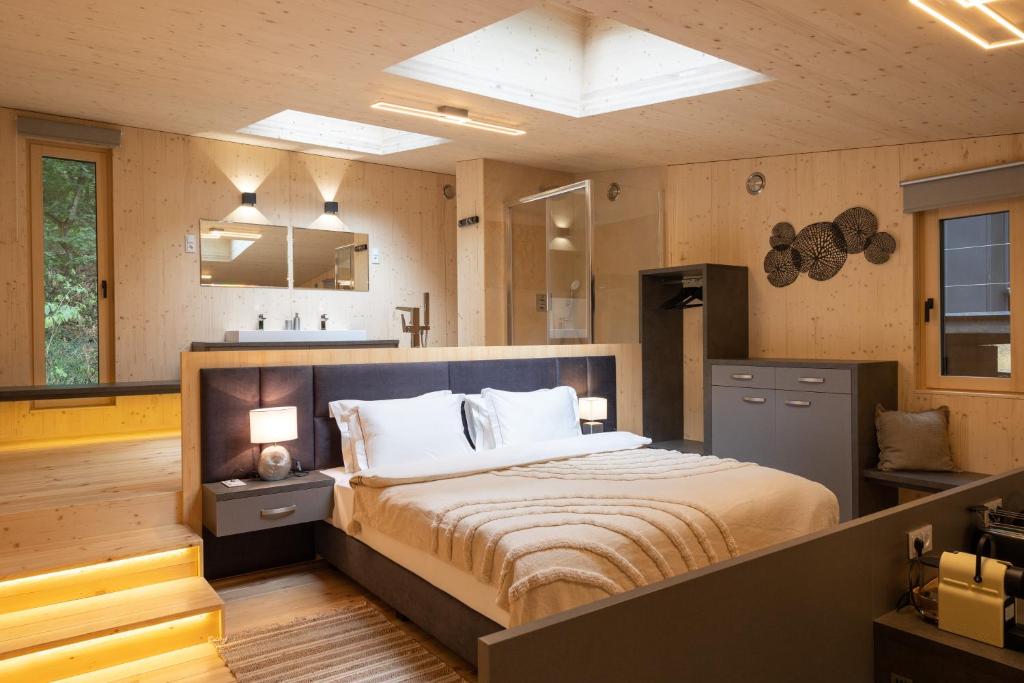 Rúm í herbergi á Nomád Glamping