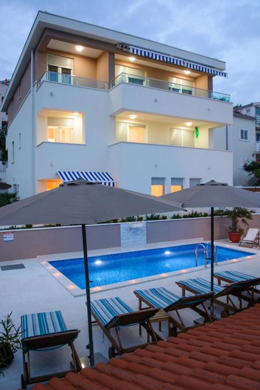 Fotografia z galérie ubytovania Seaside apartments with a swimming pool Rastici, Ciovo - 11009 v Trogiri