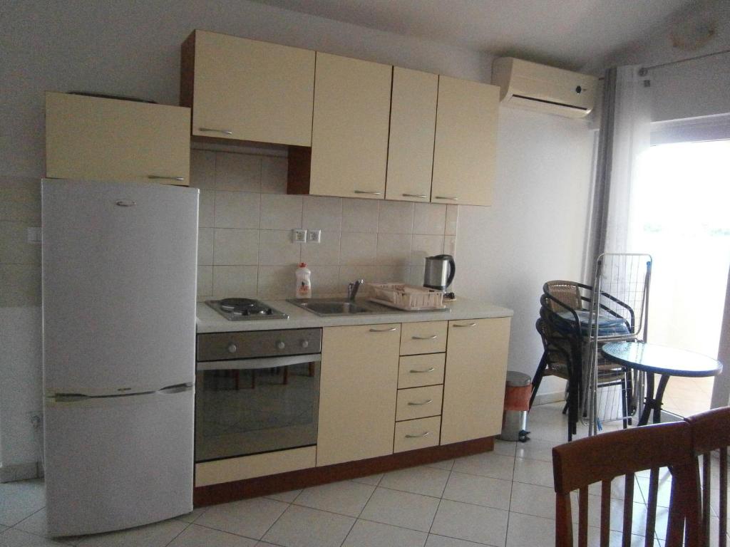 Fotografia z galérie ubytovania Apartments by the sea Mavarstica, Ciovo - 11102 v Trogiri
