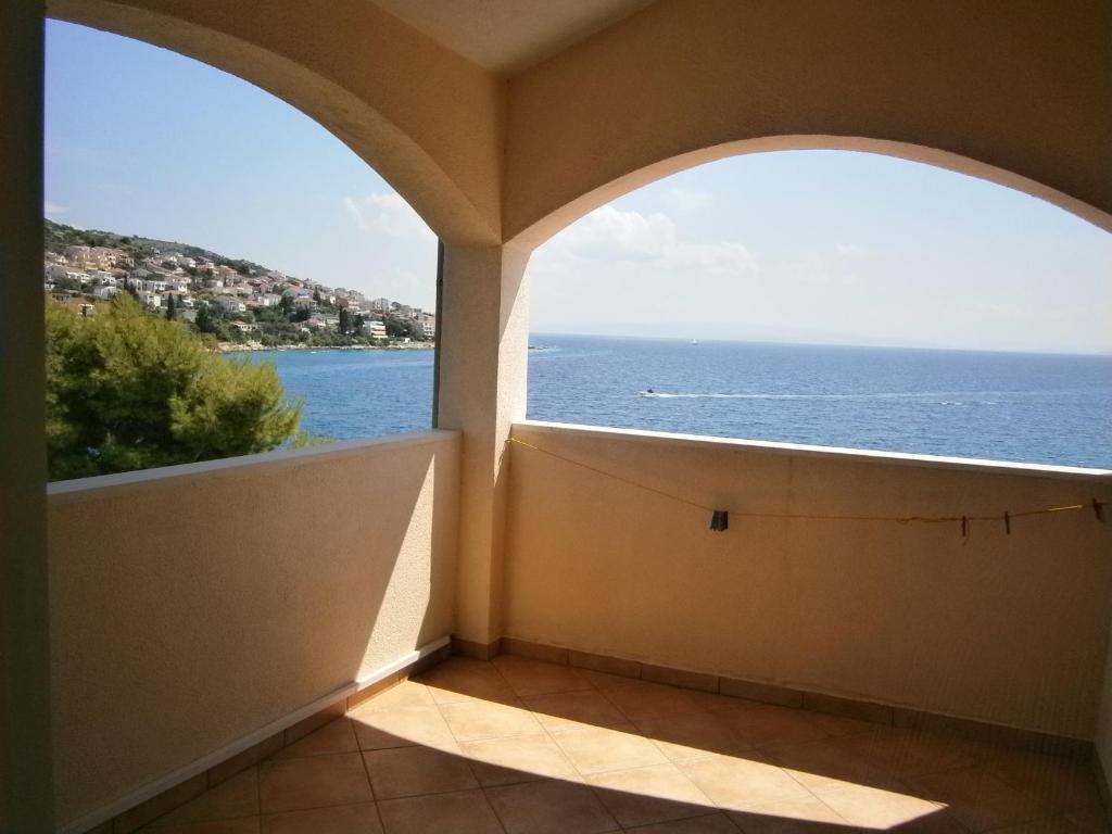 Fotografia z galérie ubytovania Apartments by the sea Mavarstica, Ciovo - 11102 v Trogiri