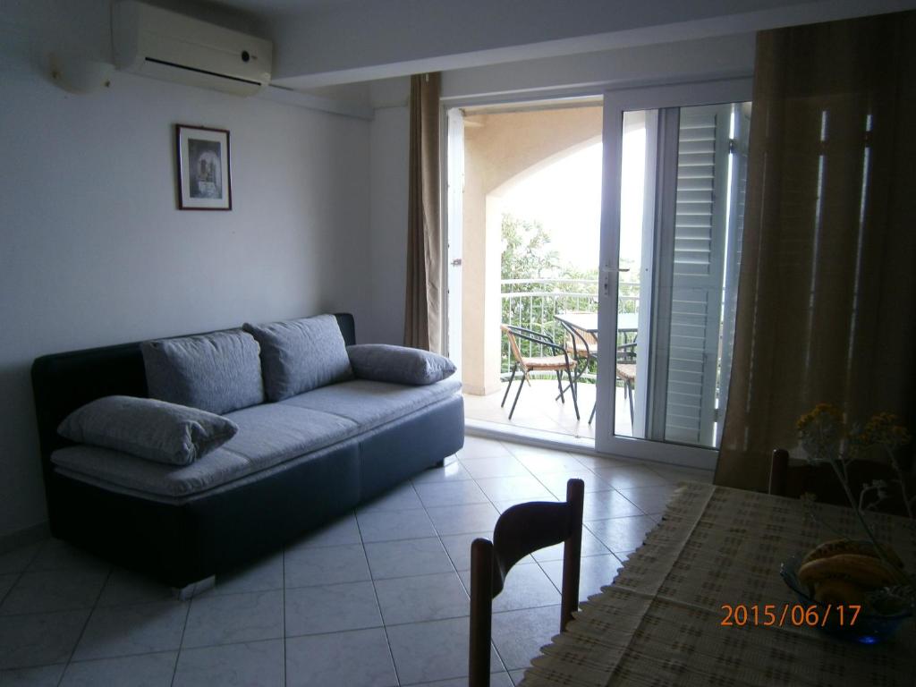 Fotografia z galérie ubytovania Apartments by the sea Mavarstica, Ciovo - 11102 v Trogiri