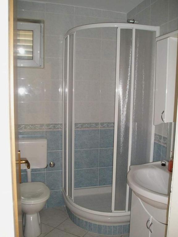 Fotografia z galérie ubytovania Apartments by the sea Mavarstica, Ciovo - 11102 v Trogiri
