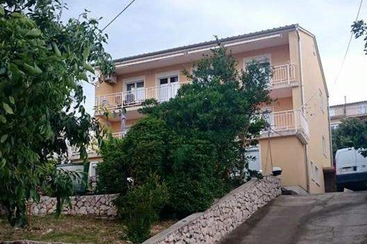 Fotografia z galérie ubytovania Apartments with a parking space Novi Vinodolski - 11127 v Novom Vindolskom
