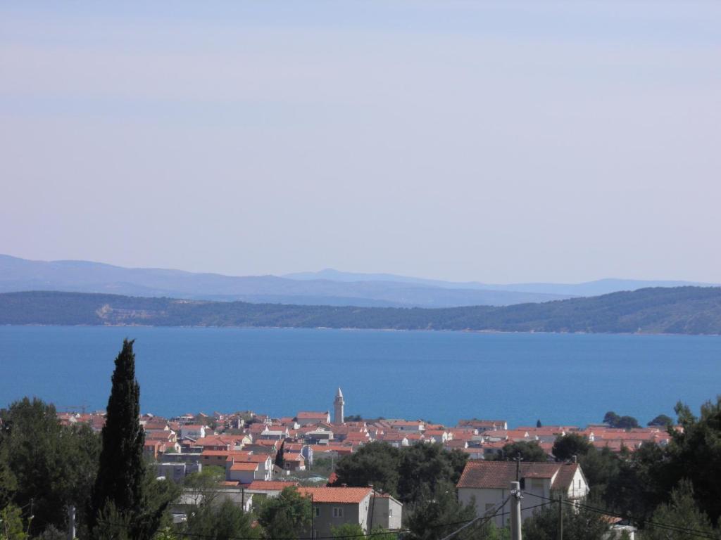 Fotografia z galérie ubytovania Holiday house with a swimming pool Kastel Novi, Kastela - 11122 v destinácii Kaštela