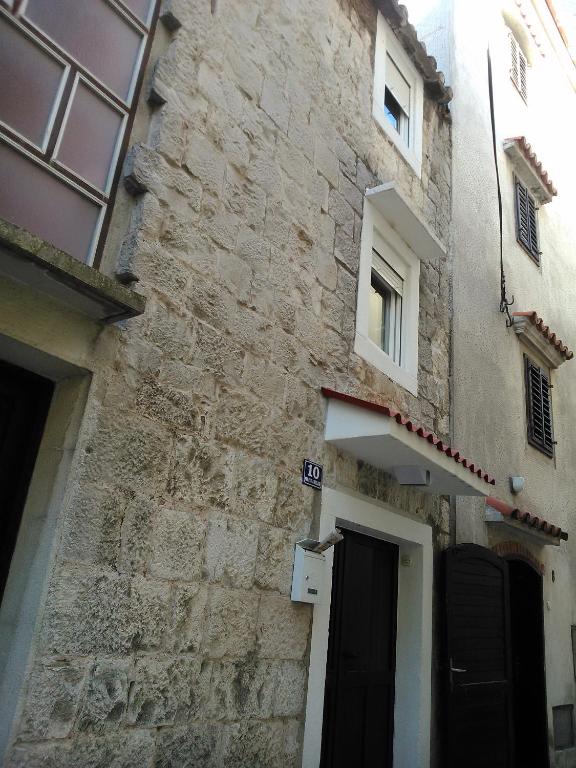 Fotografia z galérie ubytovania Seaside holiday house Kastel Stafilic, Kastela - 11165 v destinácii Kaštela