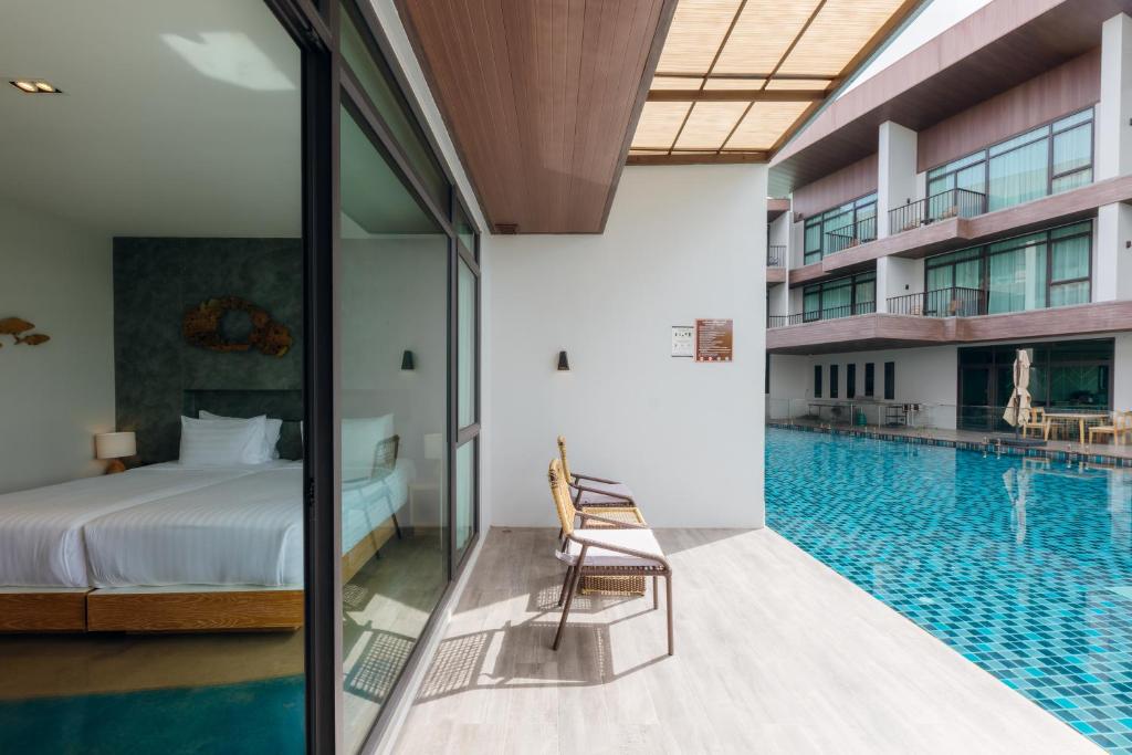 Na Tree Tara Riverside Resort Amphawa Damnoensaduak - Deluxe Twin Room With Pool Access
