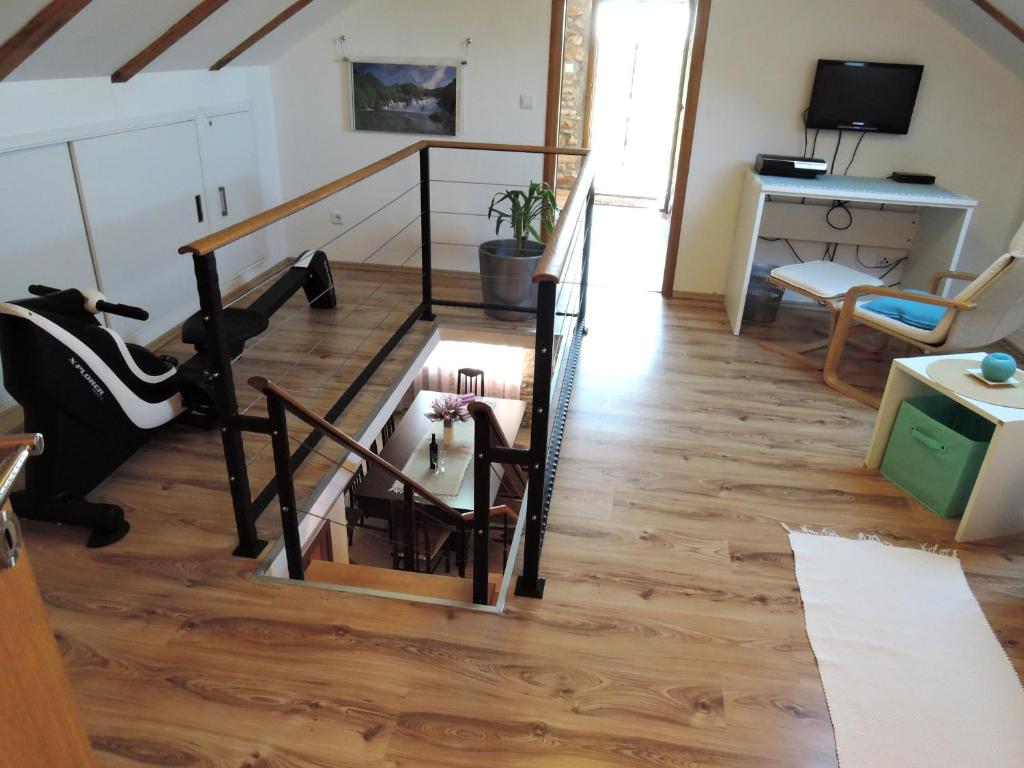 TV a/nebo společenská místnost v ubytování Family friendly house with a swimming pool Gluici, Krka - 11337