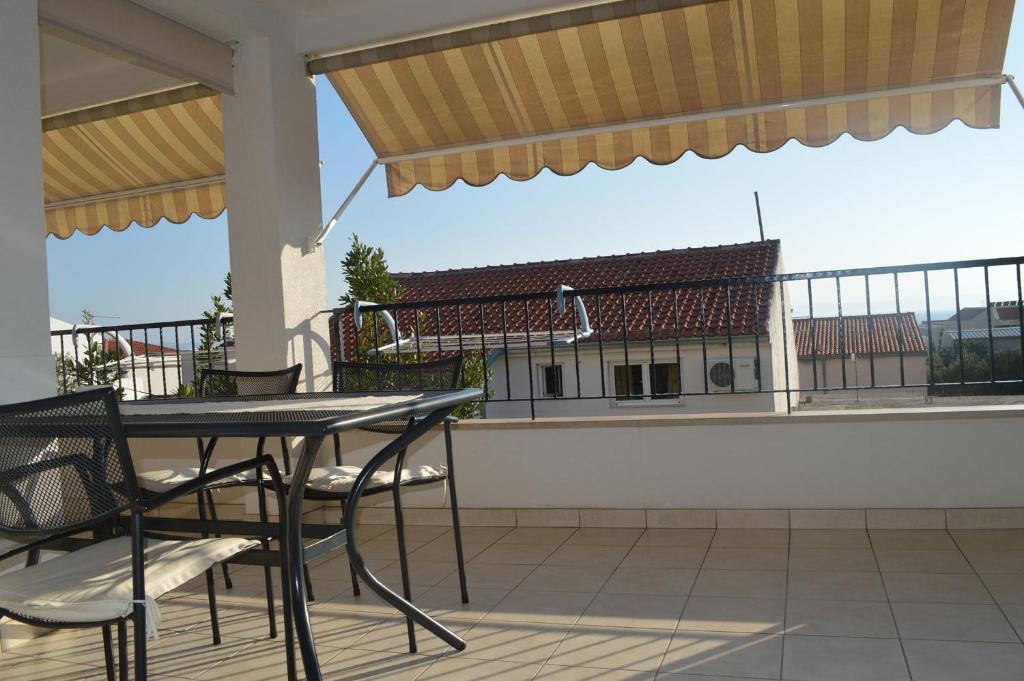 Balkón alebo terasa v ubytovaní Apartment Makarska 11361b