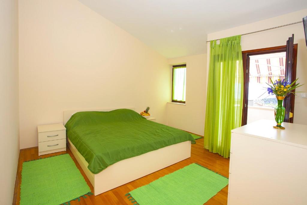 Fotografia z galérie ubytovania Apartments with a parking space Makarska - 11418 v destinácii Makarska