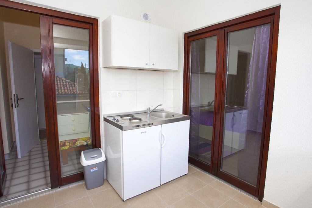 Fotografia z galérie ubytovania Apartments with a parking space Makarska - 11418 v destinácii Makarska
