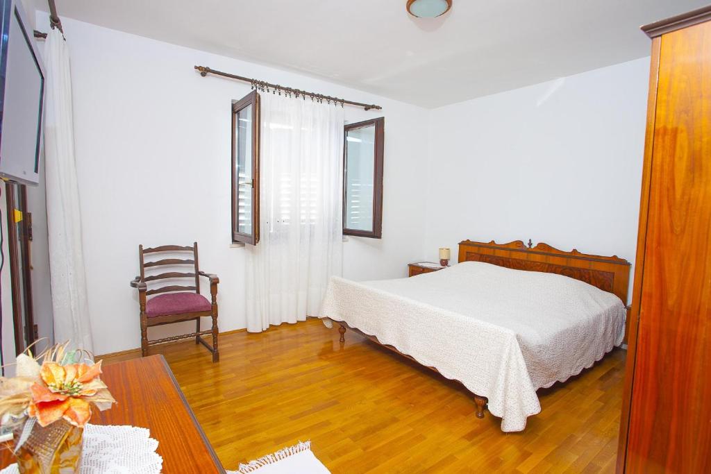 Fotografia z galérie ubytovania Apartments with a parking space Makarska - 11418 v destinácii Makarska