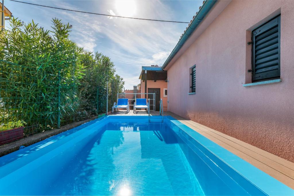 Holiday house with a swimming pool Fazana - 11396