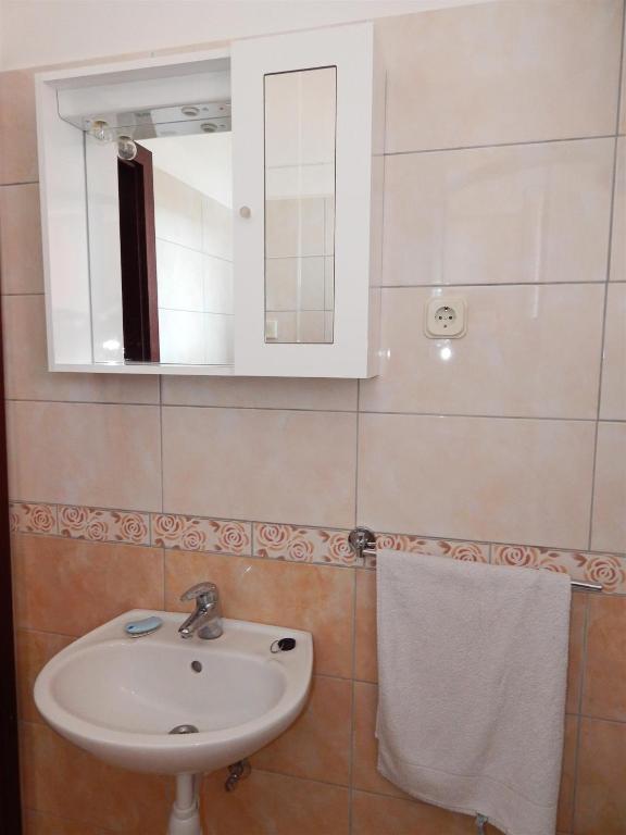 Kúpeľňa v ubytovaní Apartment Pag 11358e