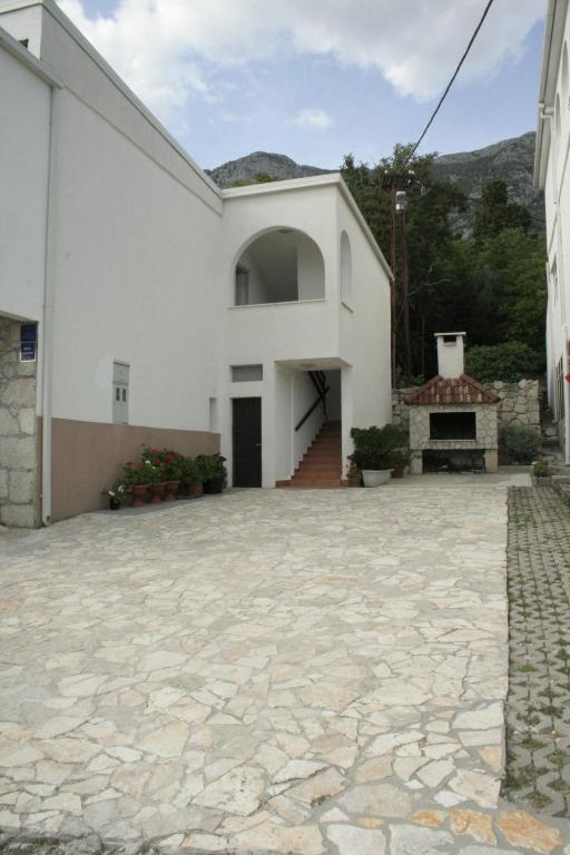 Budova, v ktorej sa apartmán nachádza