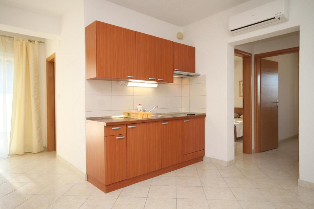 Fotografia z galérie ubytovania Family friendly apartments with a swimming pool Okrug Gornji, Ciovo - 10401 v Trogiri