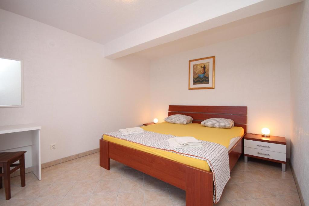 Fotografia z galérie ubytovania Family friendly apartments with a swimming pool Okrug Gornji, Ciovo - 10401 v Trogiri