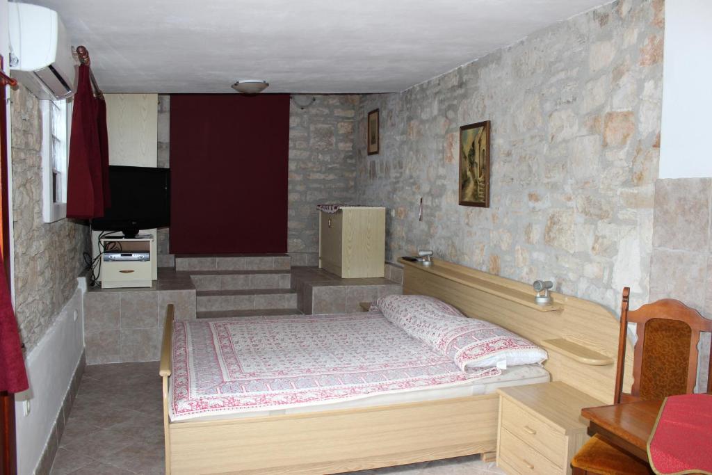 Μια τηλεόραση ή/και κέντρο ψυχαγωγίας στο Studio Liznjan 11152a