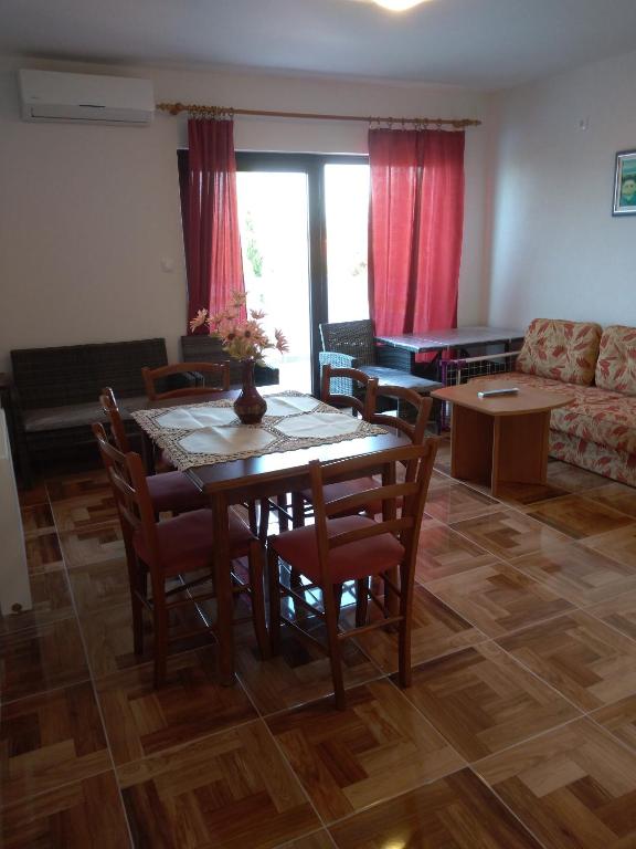 Fotografia z galérie ubytovania Apartments with a parking space Punat, Krk - 10421 v destinácii Punat
