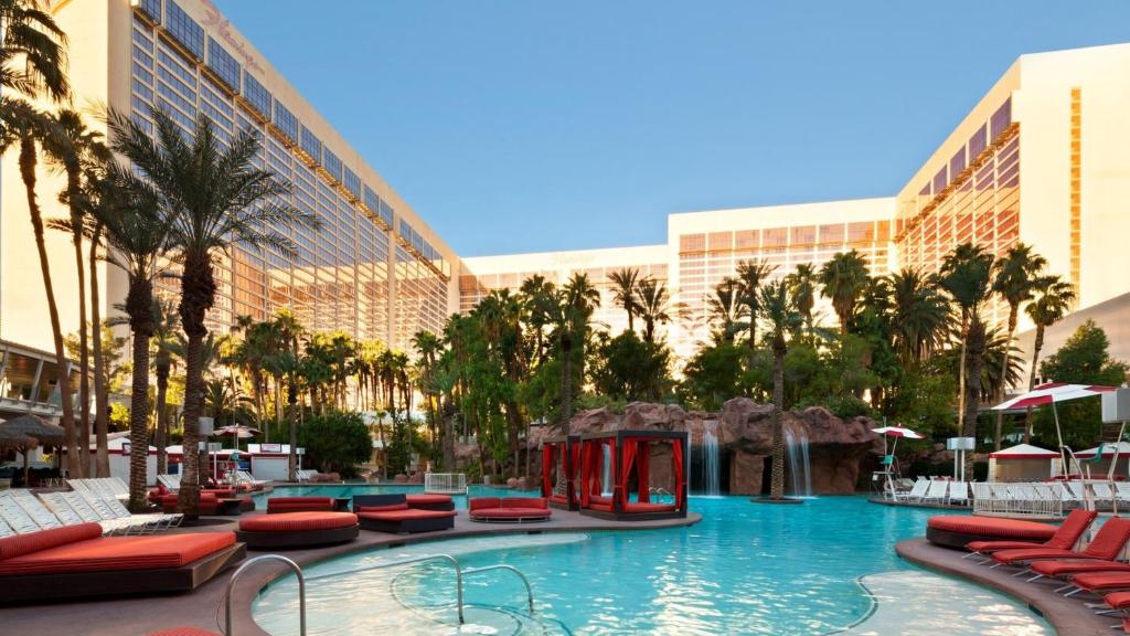 Flamingo Las Vegas Pools: Hours, Prices & Tips