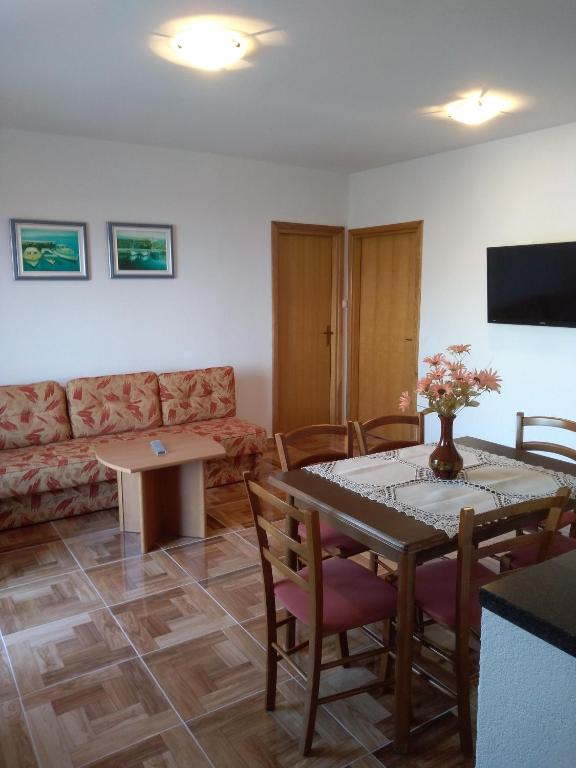 Fotografia z galérie ubytovania Apartments with a parking space Punat, Krk - 10421 v destinácii Punat
