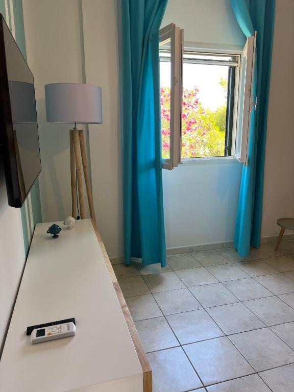 Televízia a/alebo spoločenská miestnosť v ubytovaní Hotel dei Bizantini & Villaggio Campo dei Messapi