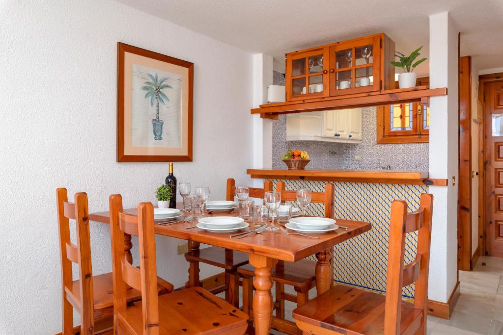 Parque Santiago III Official - Two-Bedroom Classic Apartment With Garden View
