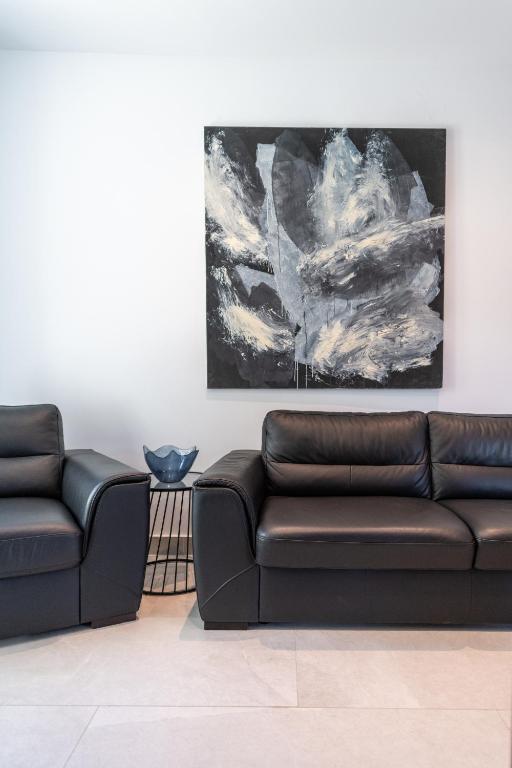 Posedenie v ubytovaní Apartment One B with Heated Private pool