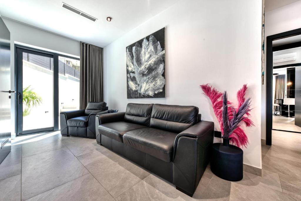 Posedenie v ubytovaní Apartment One B with Heated Private pool