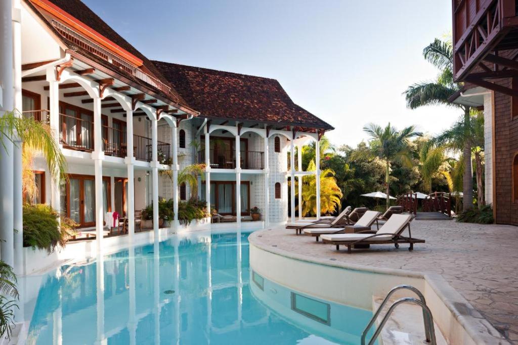 Bazén v ubytování Le Saint Alexis **** Hotel & Spa nebo v jeho okolí