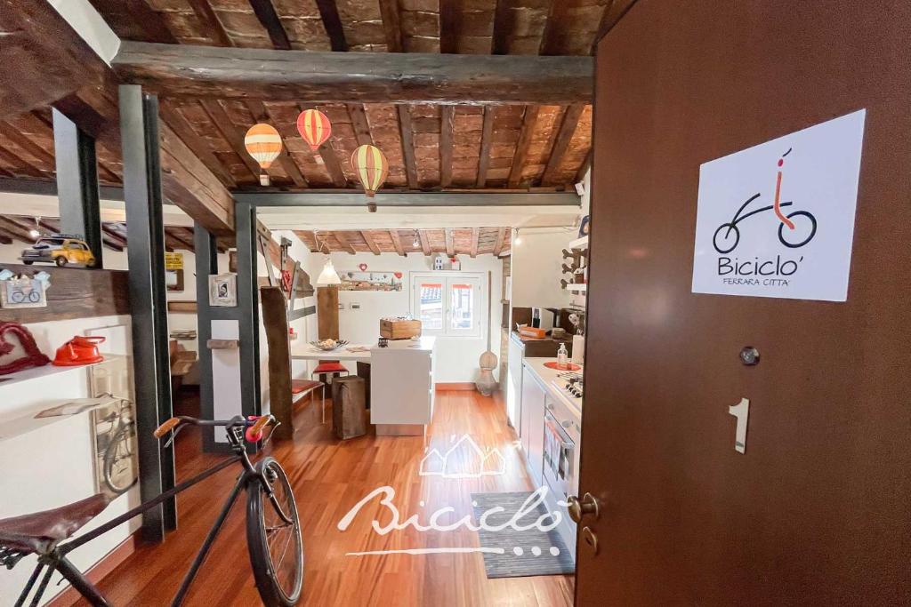 a bike parked in a room with a kitchen at Biciclo' Ferrara Città in Ferrara