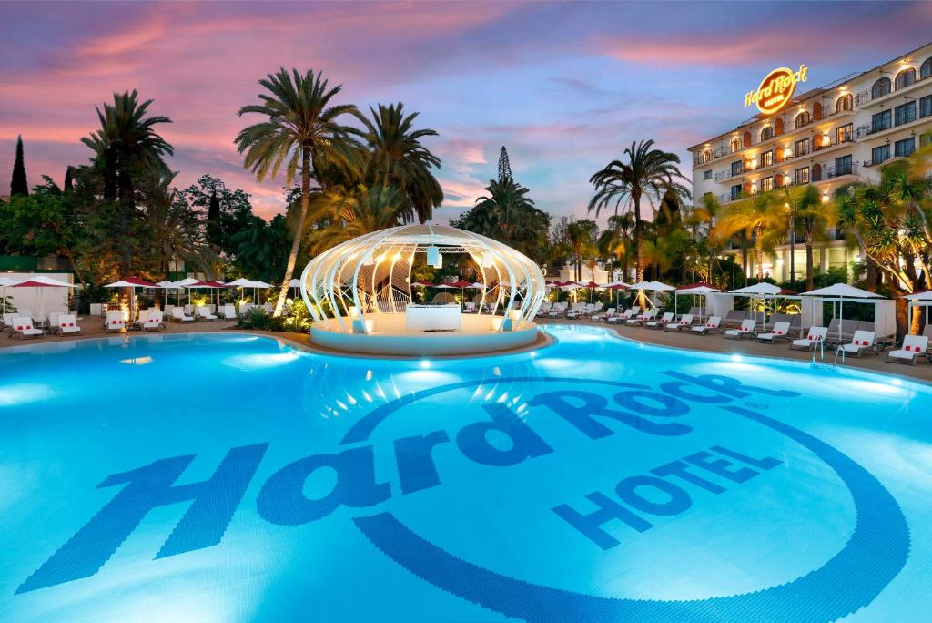 una gran piscina frente a un hotel en Hard Rock Hotel Marbella - Puerto Banús, en Marbella