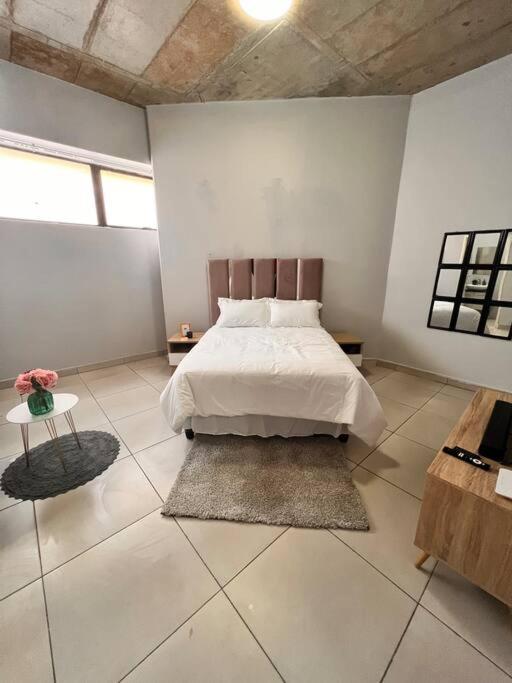 Cosy Bachelor Apartment in Ferndale, Johannesburg (updated prices 2024)