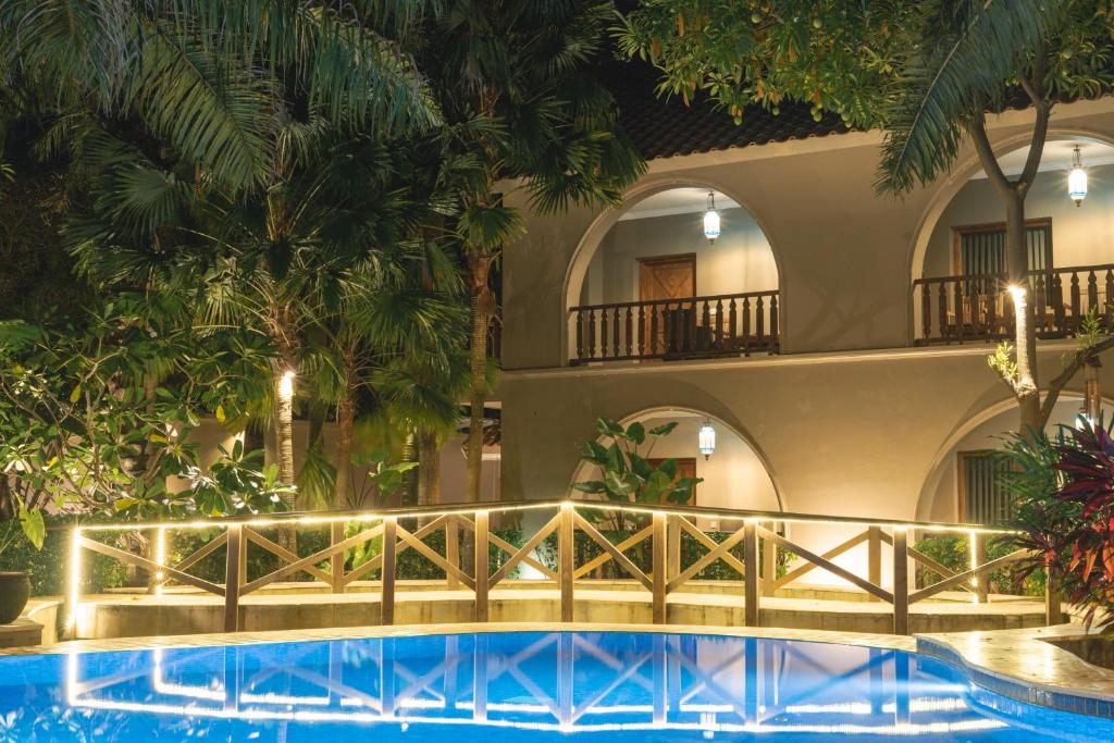 Bazén v ubytování Coconut Lodge Resort nebo v jeho okolí