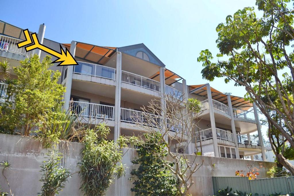 an image of a building with a arrow pointing at it at Jubilee Apartment 14 in South West Rocks