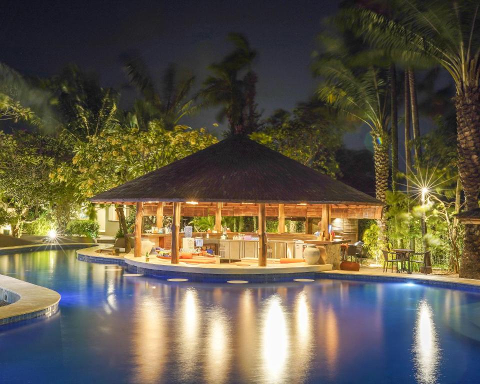 Bazén v ubytování Coconut Lodge Resort nebo v jeho okolí