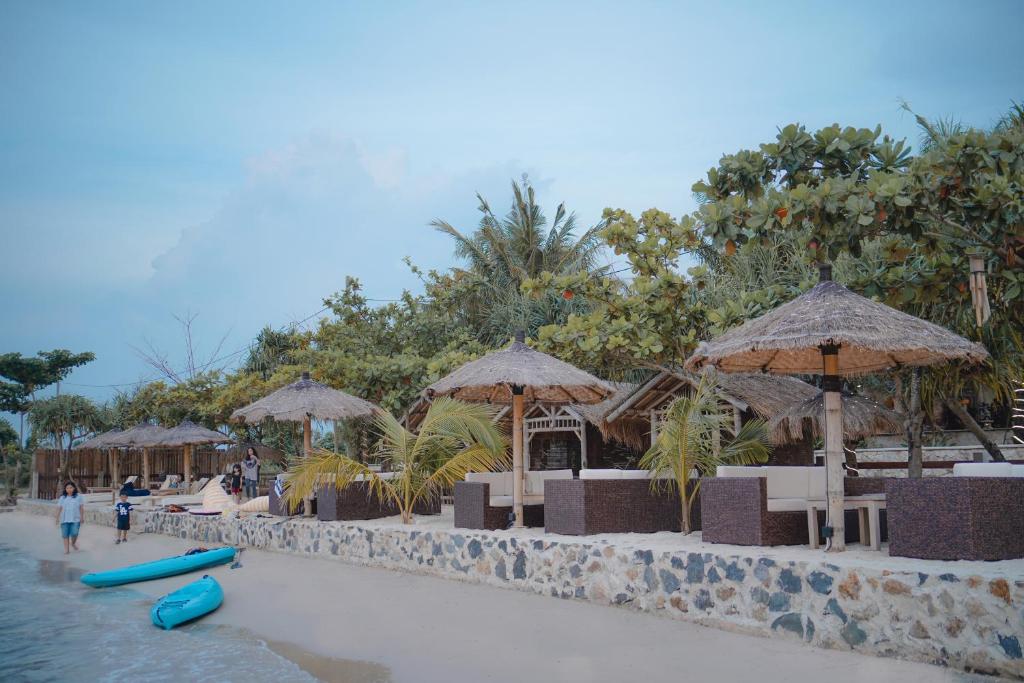 Bazén v ubytování Coconut Lodge Resort nebo v jeho okolí