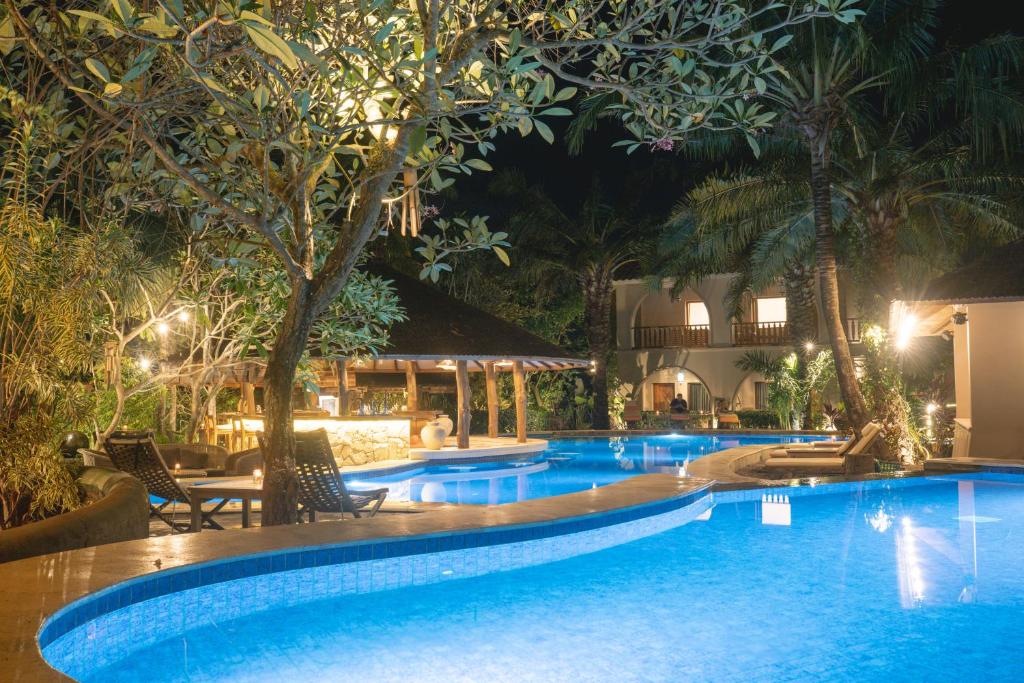 Bazén v ubytování Coconut Lodge Resort nebo v jeho okolí