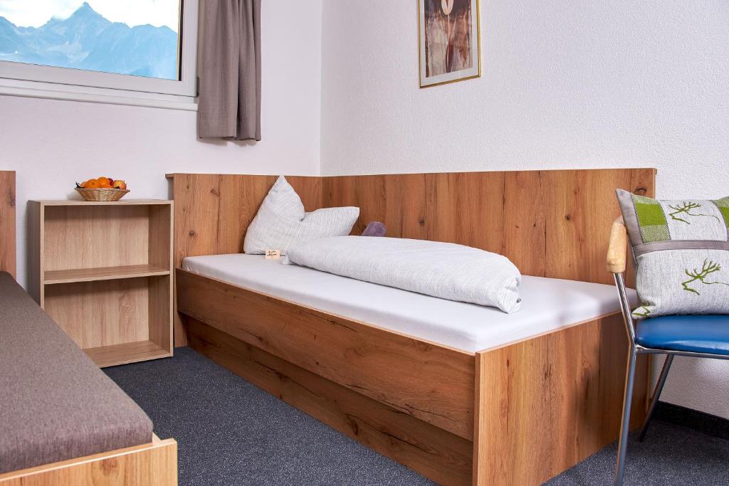 Postel nebo postele na pokoji v ubytování Gasthof Hotel Post