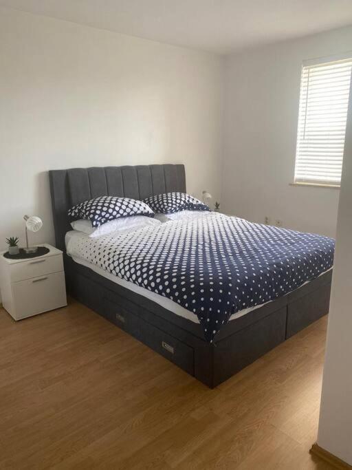 Posteľ alebo postele v izbe v ubytovaní Lovely 3 Bedroom Apartment In Quiet Area w/ Pool