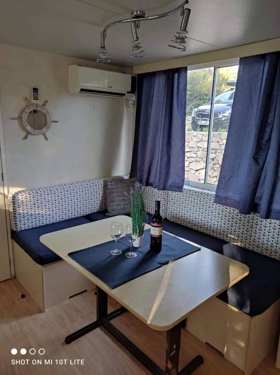 Posezení v ubytování Mobile Hause Zoe Sea