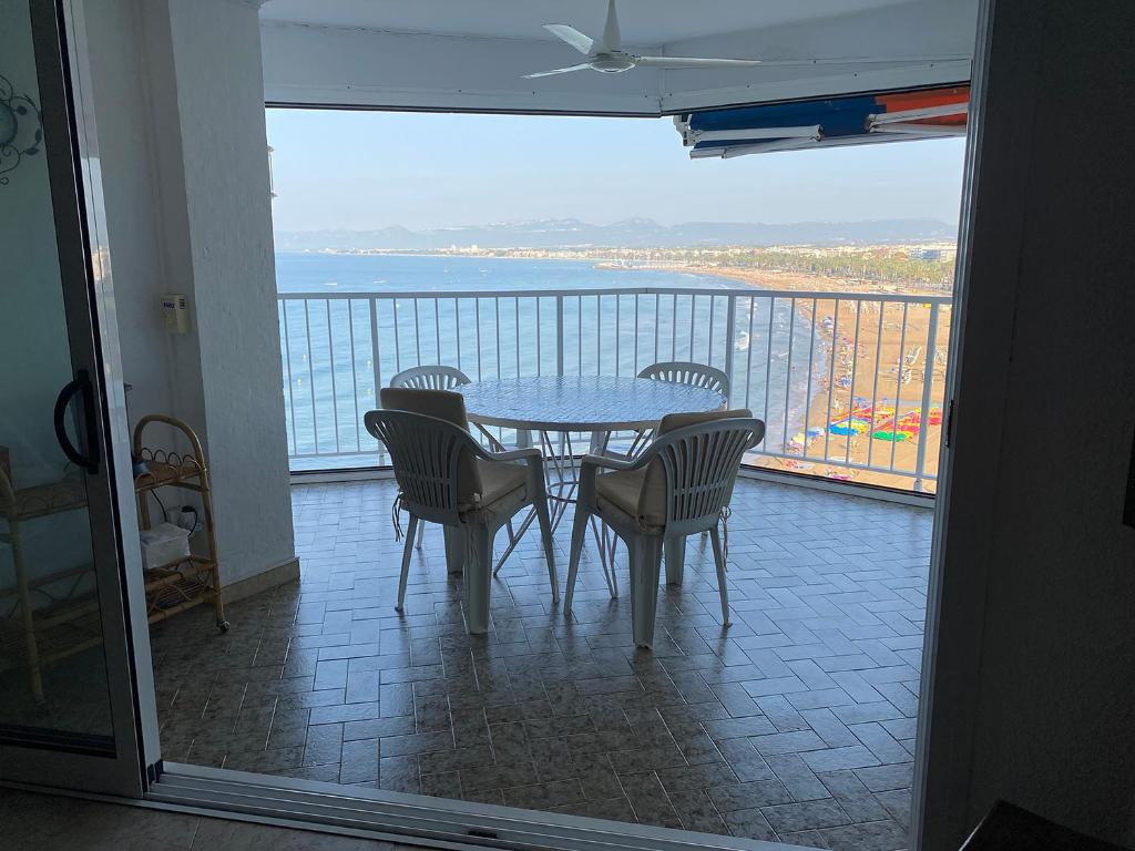 Kép Appartement spacieux, front de mer, vue splendide szállásáról Salouban a galériában