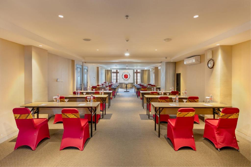 Khu vực ghế ngồi tại Prima In Hotel Malioboro