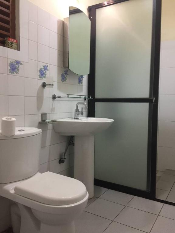 Koupelna v ubytování Hotel Shalini