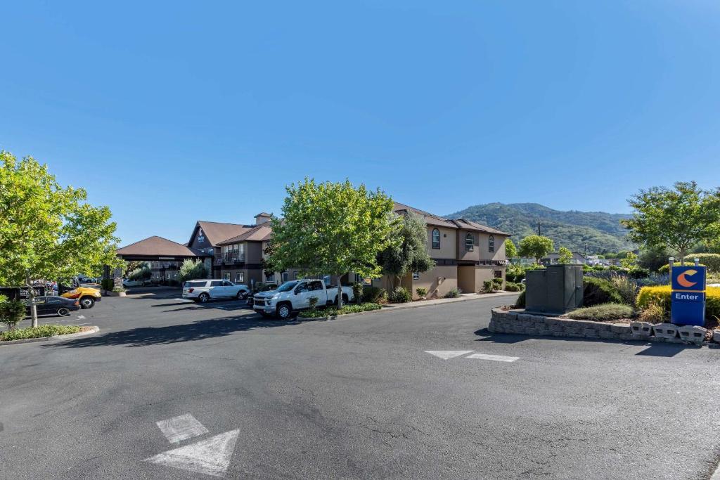 a parking lot in a town with houses and cars at Comfort Inn & Suites Ukiah Mendocino County in Ukiah