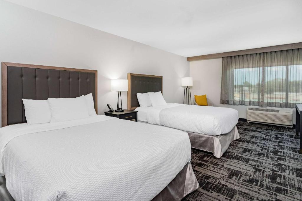 LaQuinta Suites by Wyndham South Bend Notre Dame Area photo