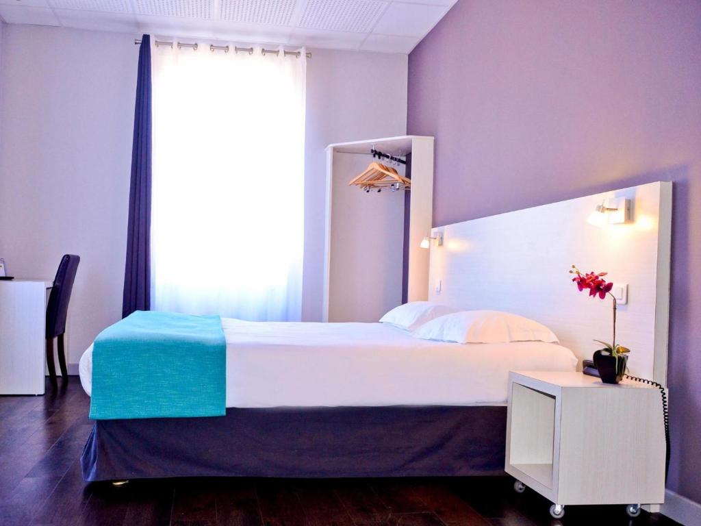 Postel nebo postele na pokoji v ubytování Hotel Le Comty